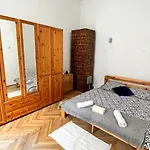 Nice Bedroom Near The Bus And Train Station