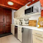 Split Level Microapartment Cracow Old Town By Renters