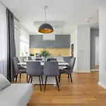Excellent Krakow Apartment With Parking & Balcony By Noclegi Renters