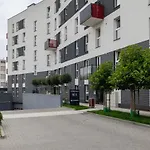 Vetulaniego Apartment With Air Conditioning & Parking By Renters Prestige
