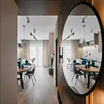 Golden Dreams Luxury Apartment 81