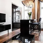 Househost Apartment:Lobzowska 22