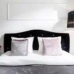 Househost Apartment:Lobzowska 22