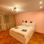 Entire Apartment In A Super Location - Cheap Monthly Rate