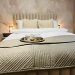 Crystal Luxury Apartment With Free Parking In Cracow For 4 Guests