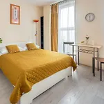 Cozy Modern Apartment Astoria Magic Orange Old Town