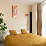 Cozy Modern Apartment Astoria Magic Orange Old Town
