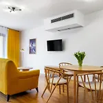 Modern Central Apartment W. Parking By Tyzenhauz