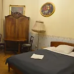 Florian Apartment 8