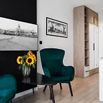 Househost Apartments: Miodowa 42/12B Street