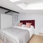 Apartment With 2 Bedrooms And Desks In The Center Of Cracow By Noclegi Renters
