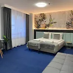 Cube House Aparthotel