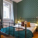 Domus Krakowski 3-Bedroom Apt.