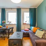 Domus Krakowski 3-Bedroom Apt.
