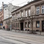 Modern Centrally Located Apartments - By Upstairs