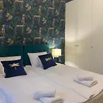 Bracka Main Square Apartments