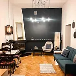 Karmelicka Apartment