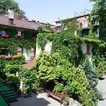 Batory Annex