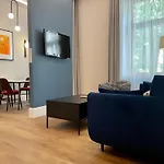 Golden Queen Apartments City Center