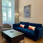 Golden Queen Apartments City Center