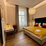 Golden Queen Apartments City Center