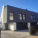 Przestronny Apartament, Ogrodek, Miejsca Postojowe W Garazu