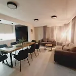 Przestronny Apartament, Ogrodek, Miejsca Postojowe W Garazu