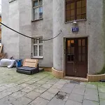Starowislna Apartment - Balcony, Top Location, Tram & Train Nearby - By Rentujemy