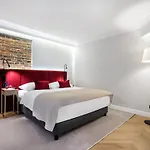 Golden Queen Deluxe Jacuzzi Apartments - Old Town