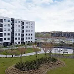 Beautiful & Spacious 1 Bedroom Apartament With Balcony By Noclegi Renters