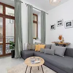 Comfortable And Elegant Studio With Balcony For 4 People In Cracow By Noclegi Renters