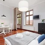 Main Square Apartment - Old Town