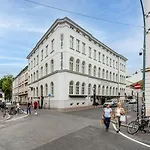Estery Colourful Luxury Apartment