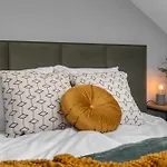 Felicjanek 15 - By Upstairs