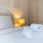 Old Town White Apartment