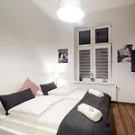 2 Nights Apartments - Great Location, Right Next To Main Rail And Bus Station, 10 Min To Main Square By Foot