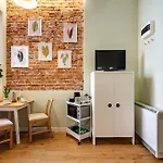 Crocus Narrow Studio / Kochanowskiego