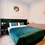 Nook Nook Apartments Katarzyny 2