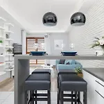 Nowoczesny & Klimatyzowany Apartament Z Parkingiem By Noclegi Renters