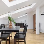 Studio Apartment With Ac - Dluga 65 Street