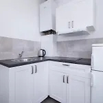 2-Bedroom Apartment With Balcony - Dluga 65 Street