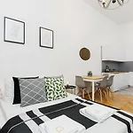 Main Square Apartment - Szpitalna 6 Street