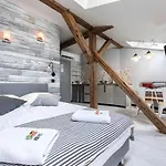 Studio For Two With An Ac - Dietla 51 Street