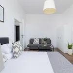 2-Bedroom Apartment - Dluga 65