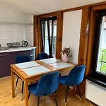 Blue Moon Main Square Apartment