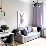 Wild & Huge Comfy Apartment 5 Min To Main Square