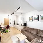 Charming Apartment In A Green Area- Free Parking
