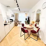 Charming Apartment In A Green Area- Free Parking