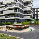 Nowoczesny Apartament Z Parkingiem Na Alei Pokoju W Krakowie By Noclegi Renters