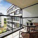 Nowoczesny Apartament Z Parkingiem Na Alei Pokoju W Krakowie By Noclegi Renters